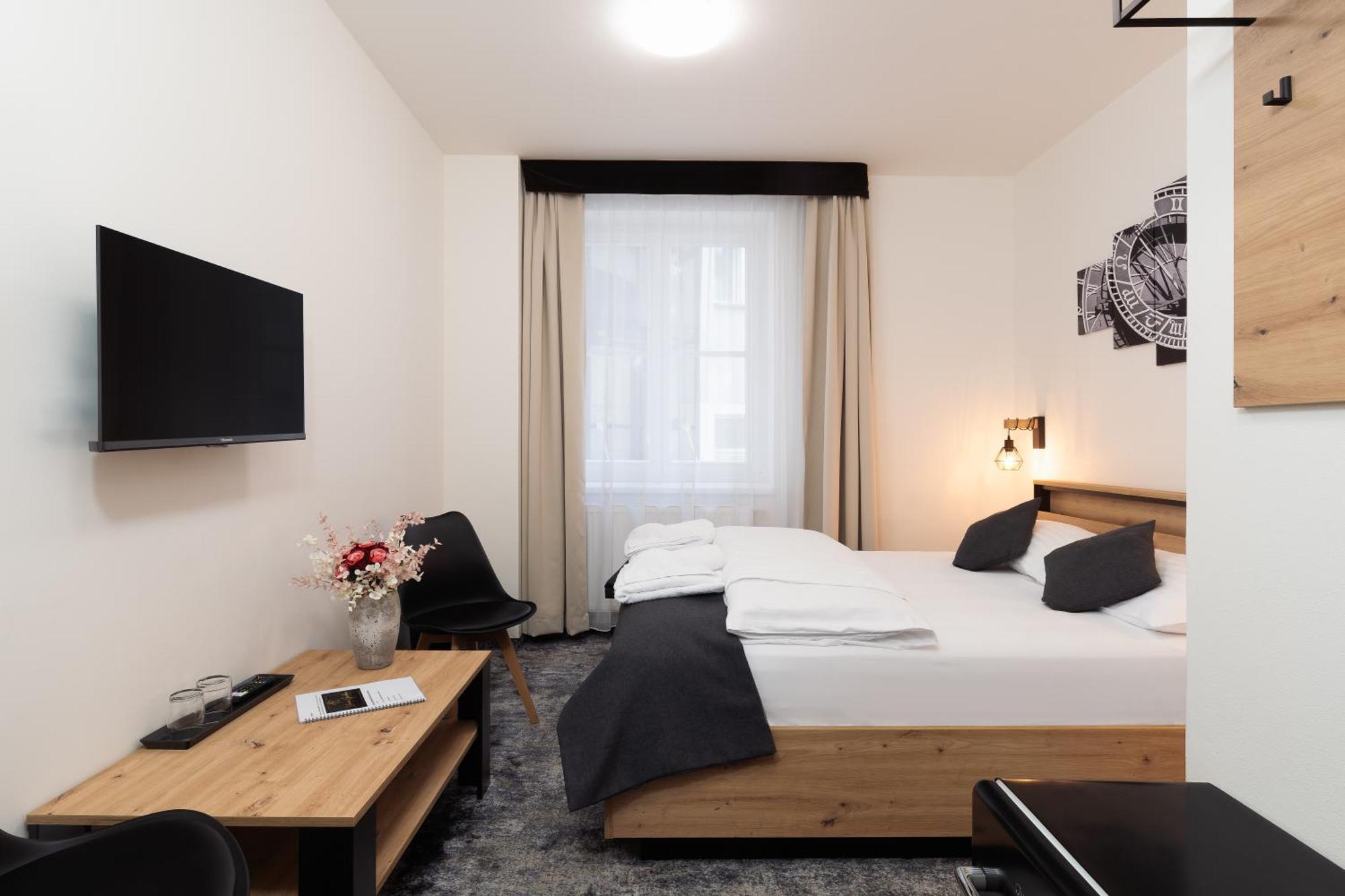 Prague Old Town Liliova Garden Hotel ภายนอก รูปภาพ