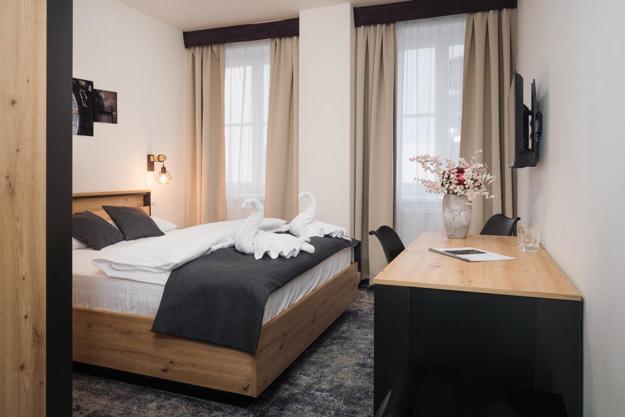 Prague Old Town Liliova Garden Hotel ภายนอก รูปภาพ